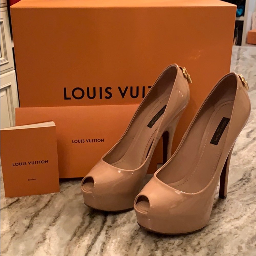 Louis Vuitton Oh Really pump in nude 36-worn once!